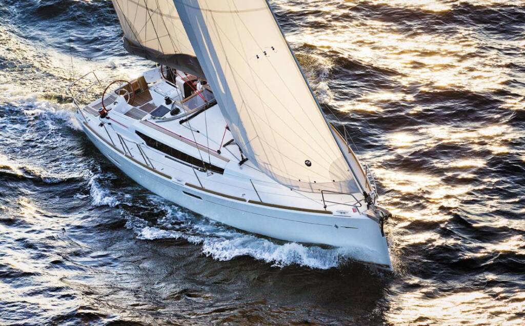 Sailing yacht Sun Odyssey 389 Eol