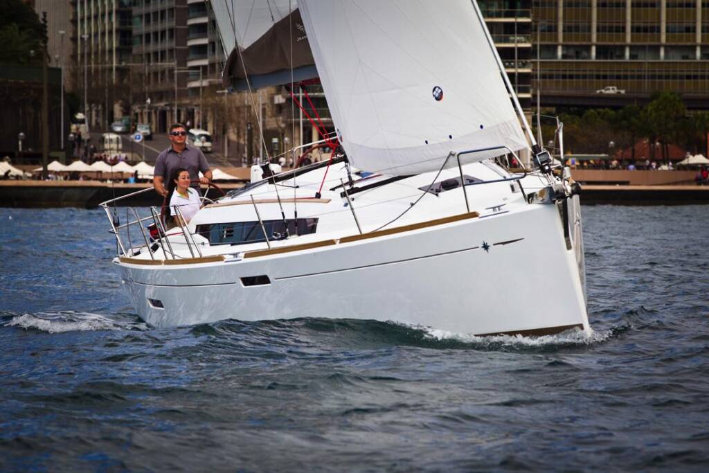 Sailing yacht Sun Odyssey 389 Eol