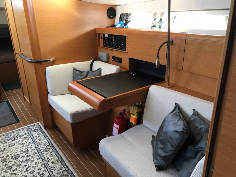 Sailing yacht Sun Odyssey 409 