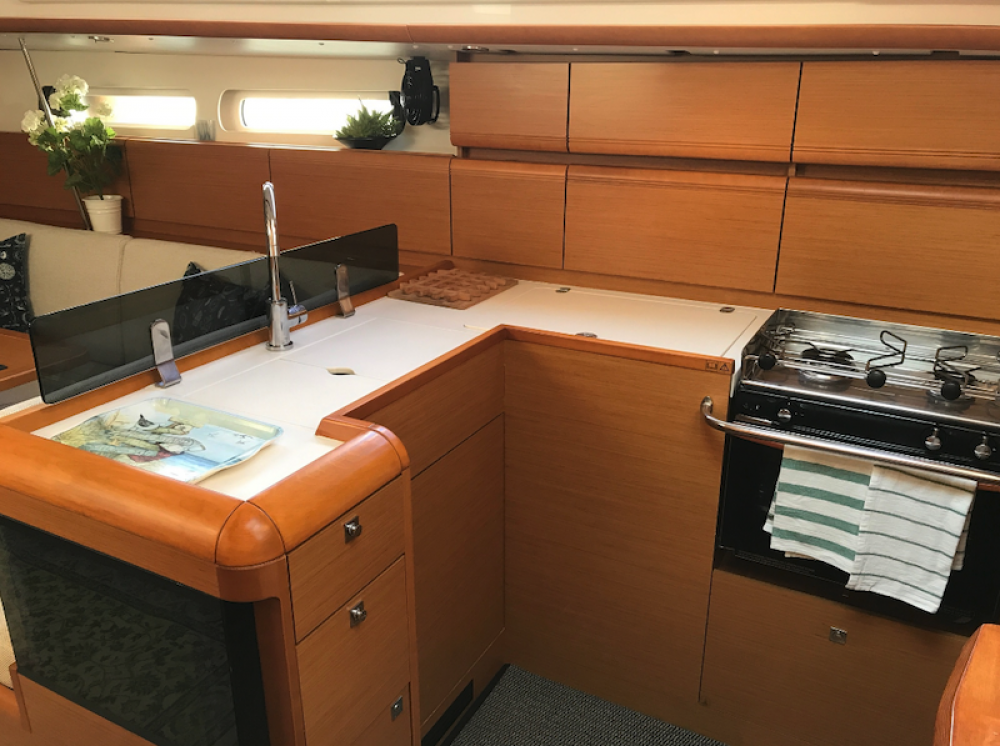 Sailing yacht Sun Odyssey 409 