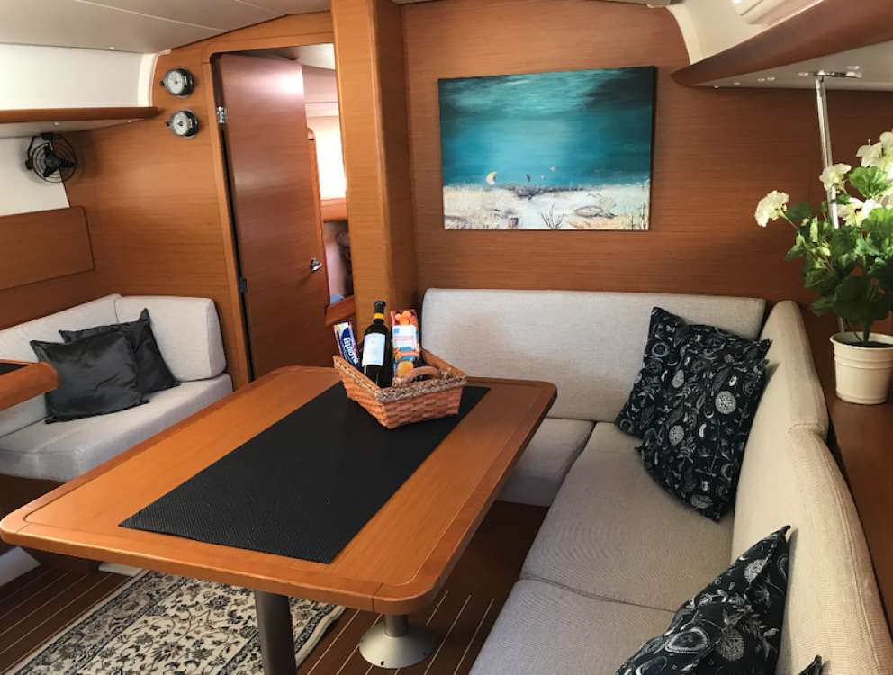 Sailing yacht Sun Odyssey 409 