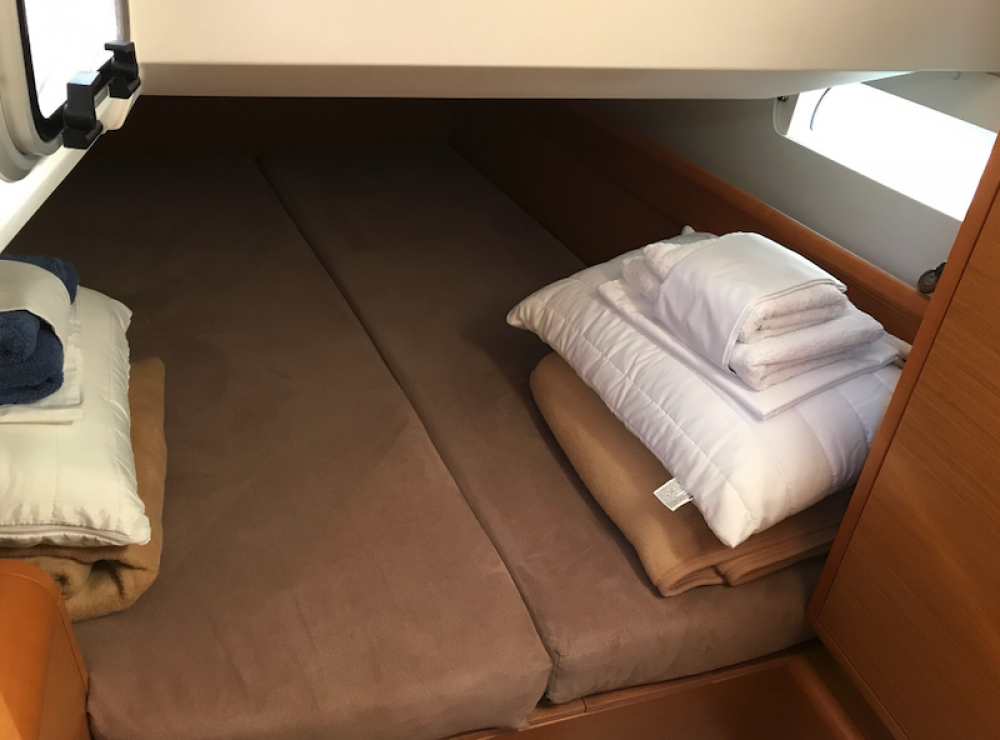 Sailing yacht Sun Odyssey 409 