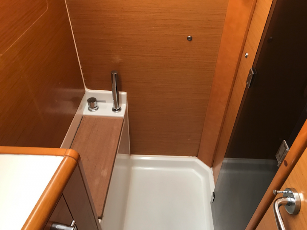 Sailing yacht Sun Odyssey 409 