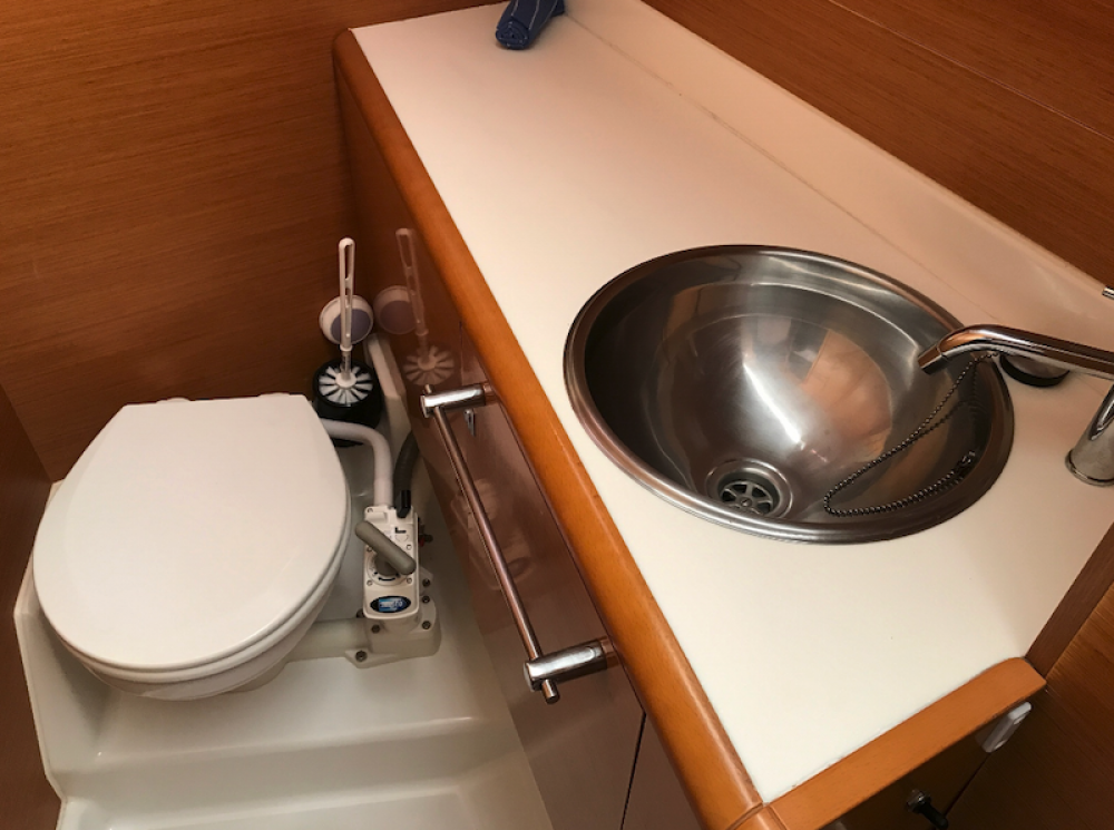 Sailing yacht Sun Odyssey 409 