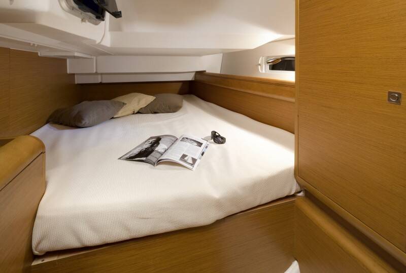 Sailing yacht Sun Odyssey 409 Traveller