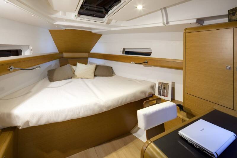 Sailing yacht Sun Odyssey 409 Traveller