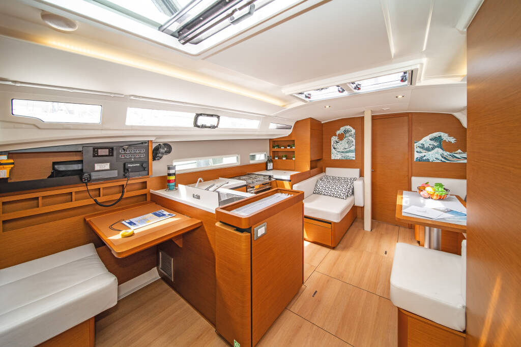 Sailing yacht Sun Odyssey 410 Nami