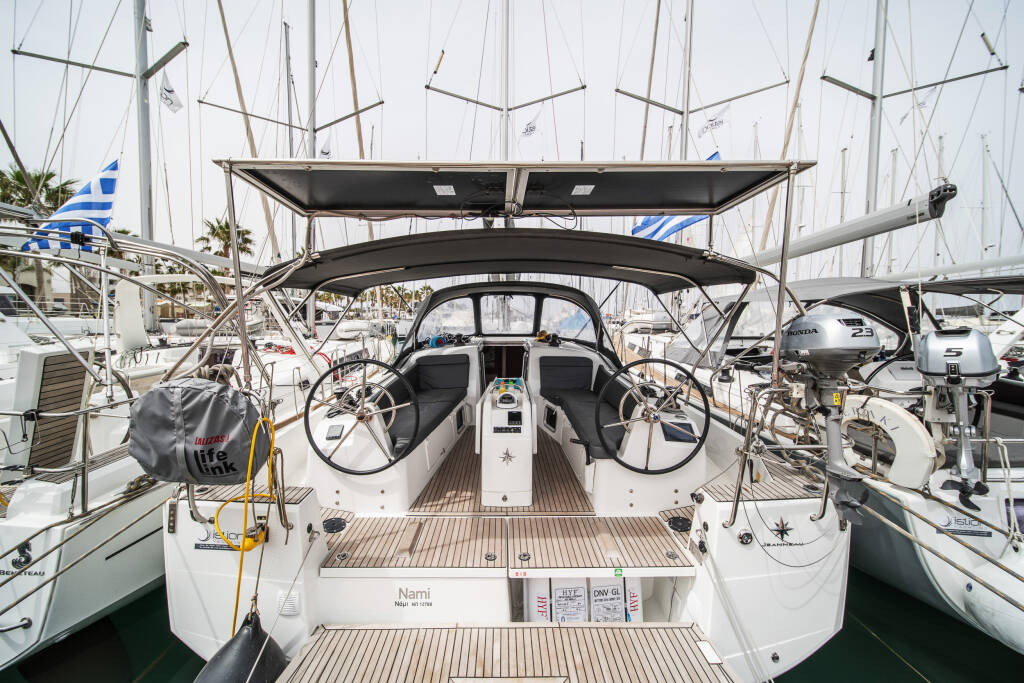 Sailing yacht Sun Odyssey 410 Nami