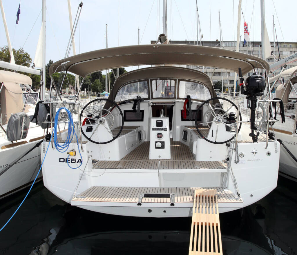 Sailing yacht Sun Odyssey 410 Deba