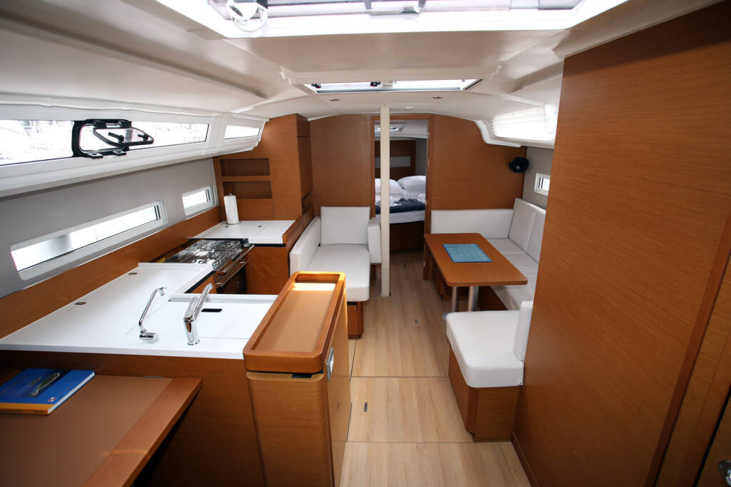 Sailing yacht Sun Odyssey 410 Deba