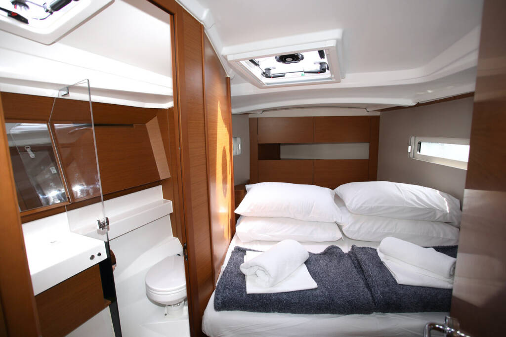Sailing yacht Sun Odyssey 410 Deba