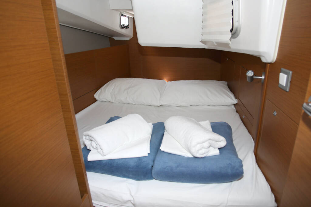 Sailing yacht Sun Odyssey 410 Deba