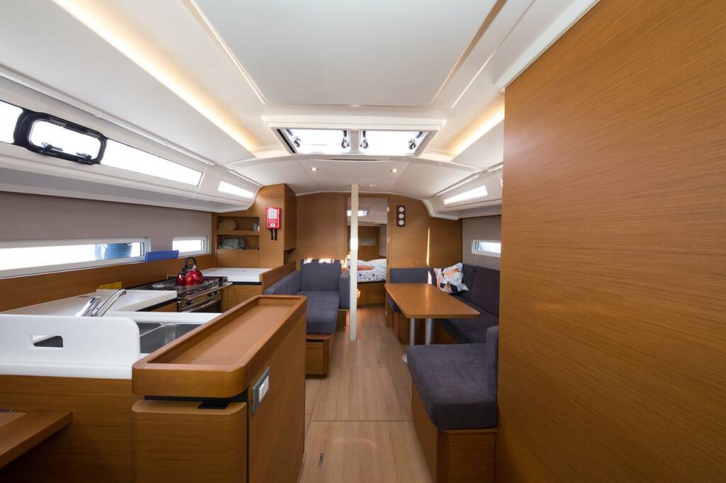 Sailing yacht Sun Odyssey 410 Suncity 3