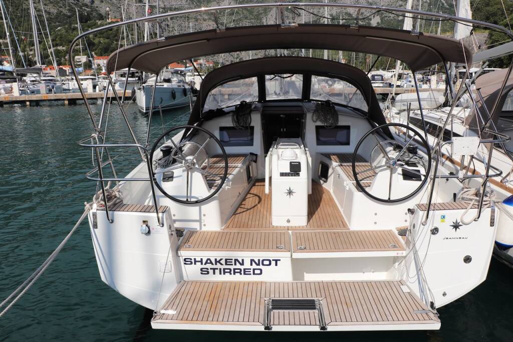 Sailing yacht Sun Odyssey 410 Shaken Not Stirred