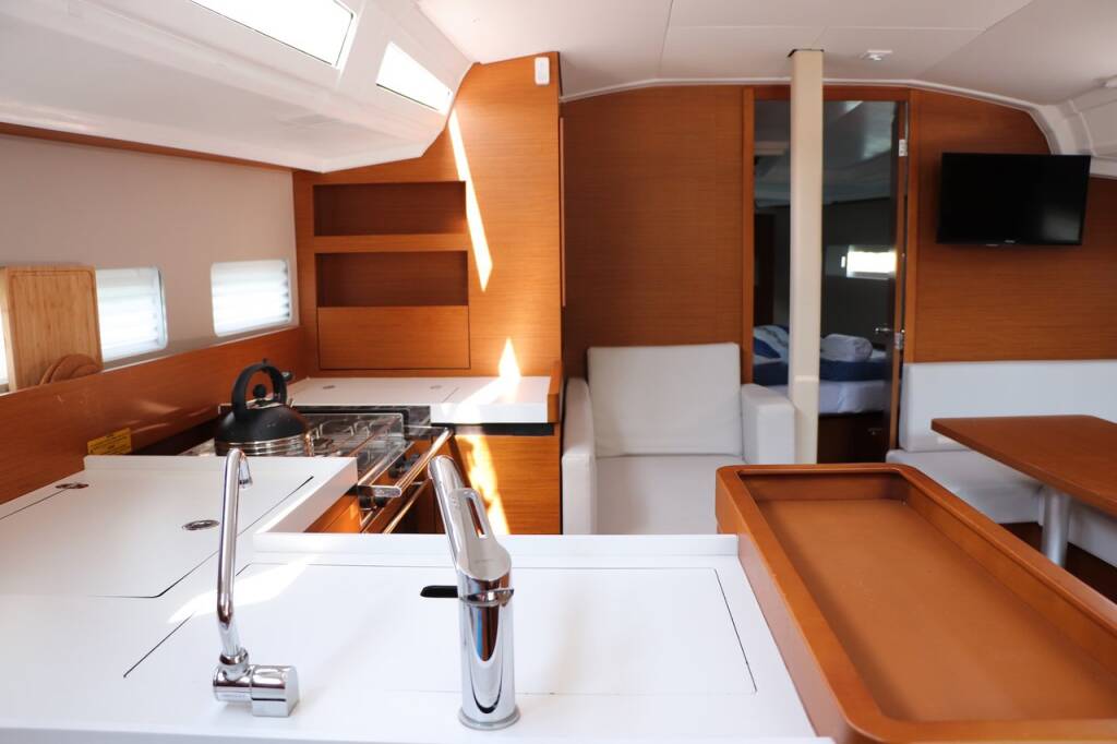 Sailing yacht Sun Odyssey 410 Shaken Not Stirred