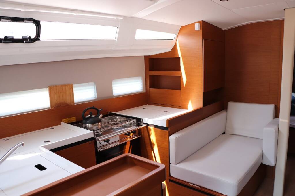 Sailing yacht Sun Odyssey 410 Shaken Not Stirred
