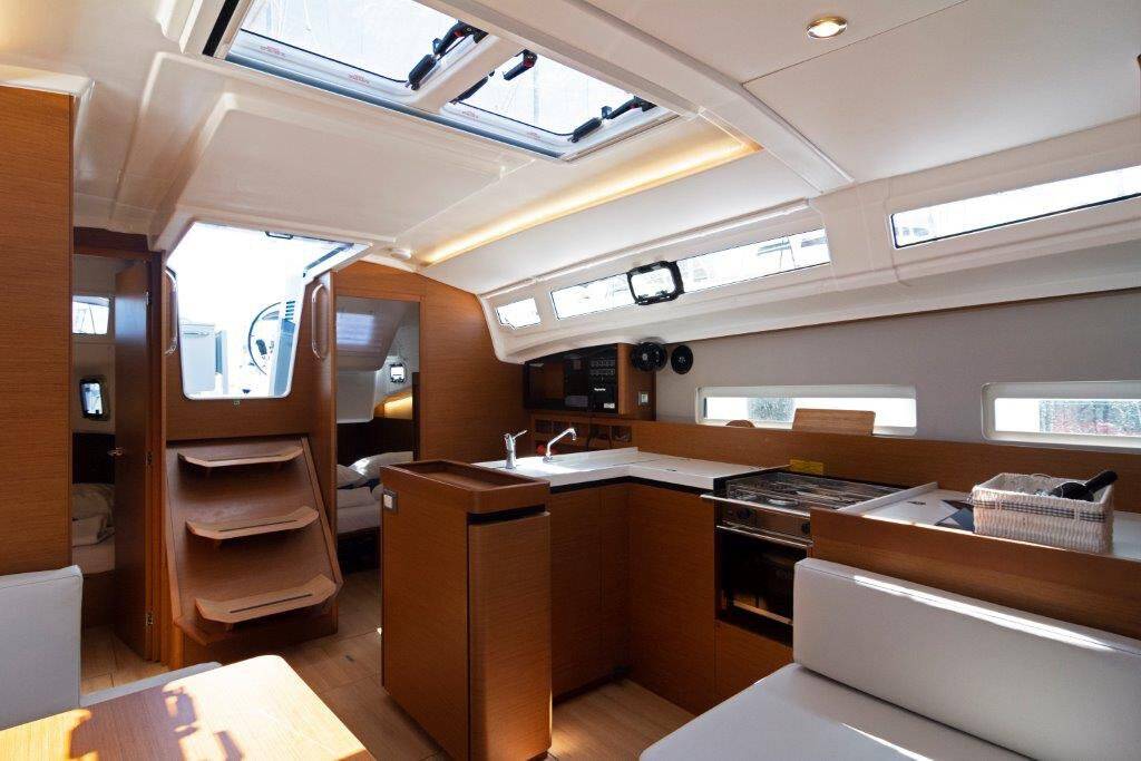 Sailing yacht Sun Odyssey 410 Shaken Not Stirred