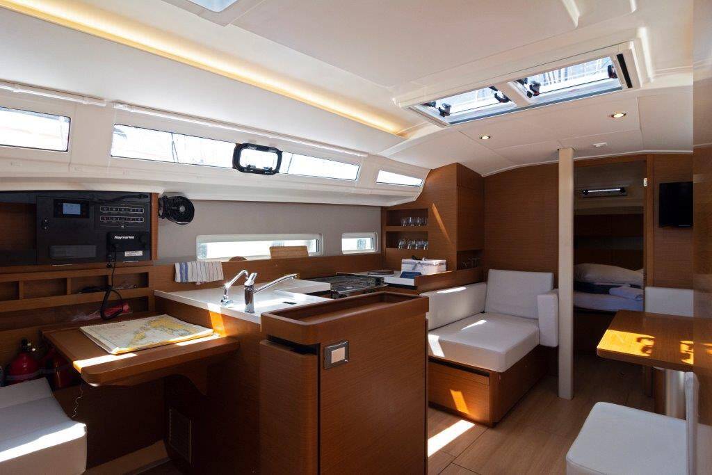 Sailing yacht Sun Odyssey 410 Shaken Not Stirred