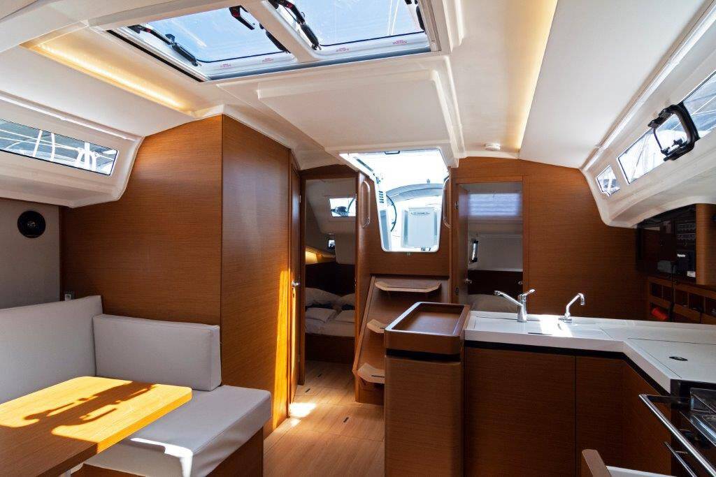 Sailing yacht Sun Odyssey 410 Shaken Not Stirred