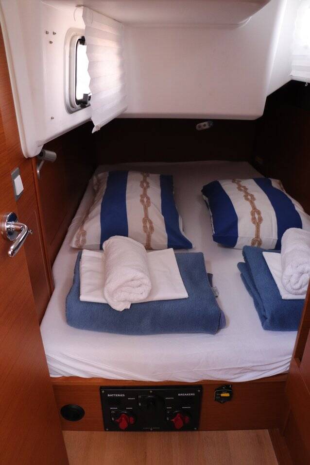 Sailing yacht Sun Odyssey 410 Shaken Not Stirred