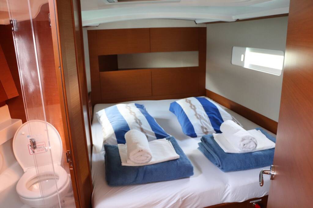 Sailing yacht Sun Odyssey 410 Shaken Not Stirred