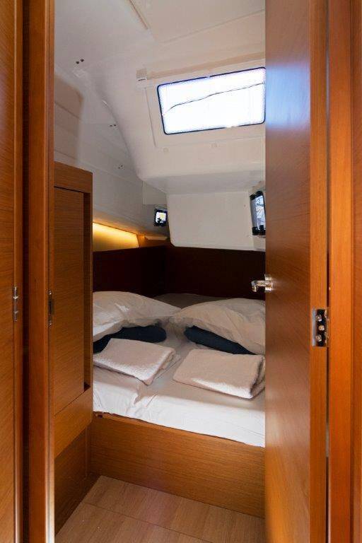 Sailing yacht Sun Odyssey 410 Shaken Not Stirred