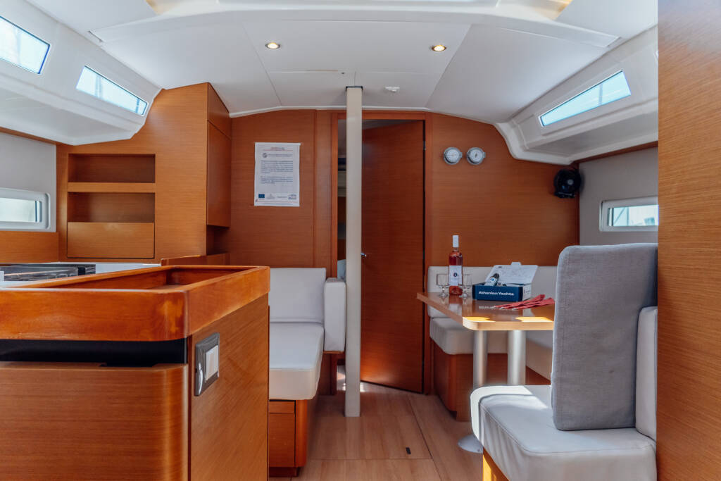 Sailing yacht Sun Odyssey 410 Anassa