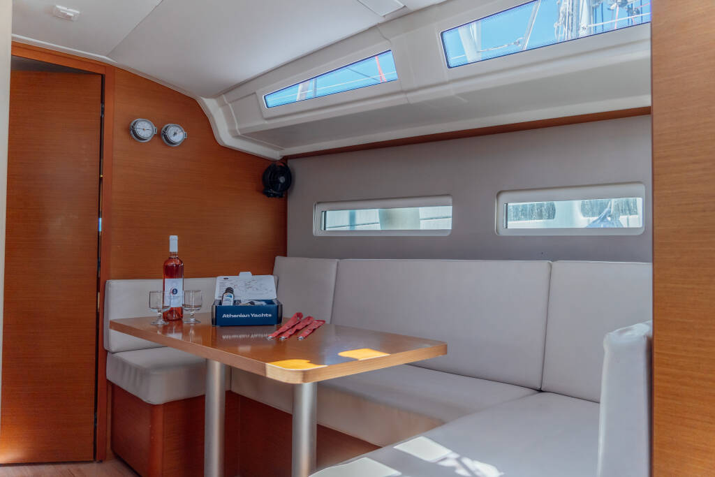 Sailing yacht Sun Odyssey 410 Anassa