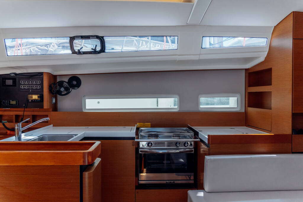 Sailing yacht Sun Odyssey 410 Anassa