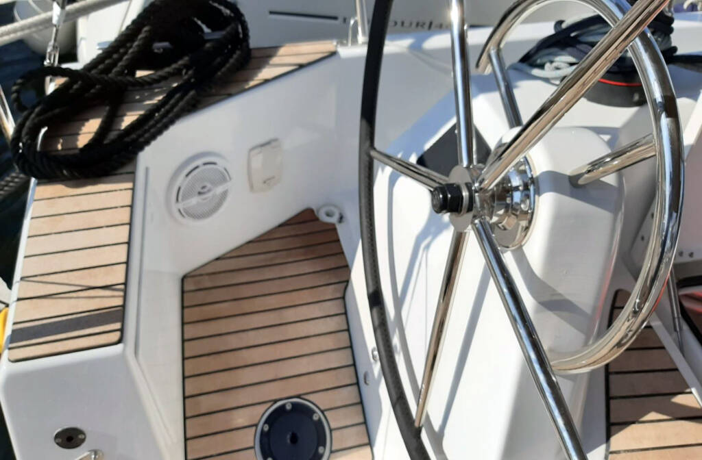 Sailing yacht Sun Odyssey 410 Saravah