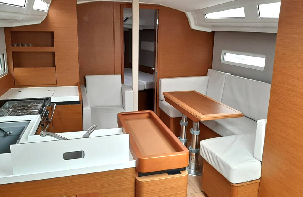 Sailing yacht Sun Odyssey 410 Saravah