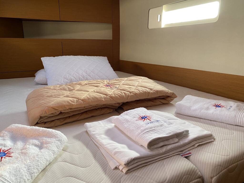 Sailing yacht Sun Odyssey 410 ECONOMY