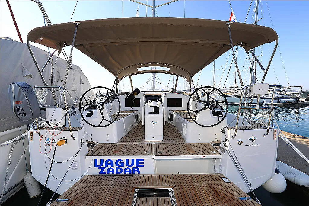 Sailing yacht Sun Odyssey 410 CLASS