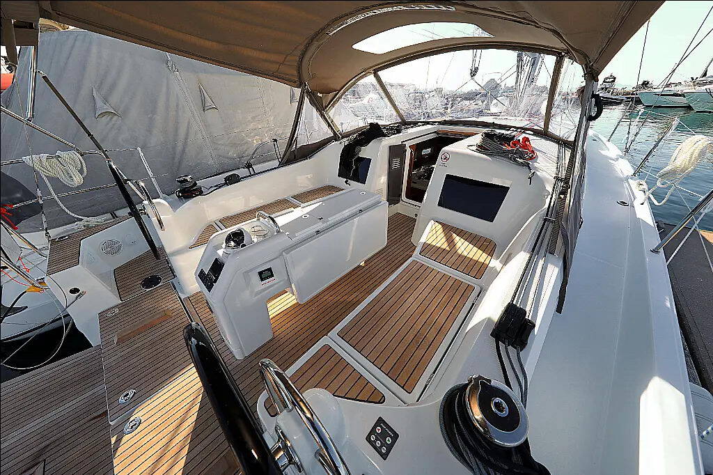 Sailing yacht Sun Odyssey 410 CLASS