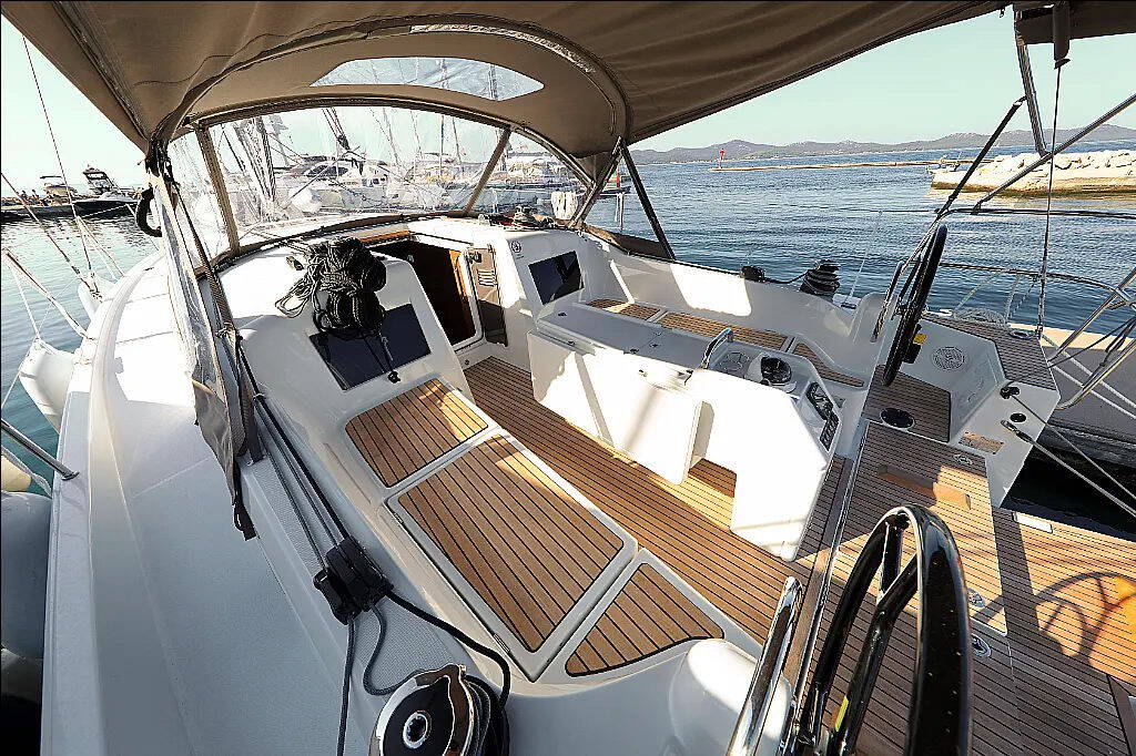 Sailing yacht Sun Odyssey 410 CLASS
