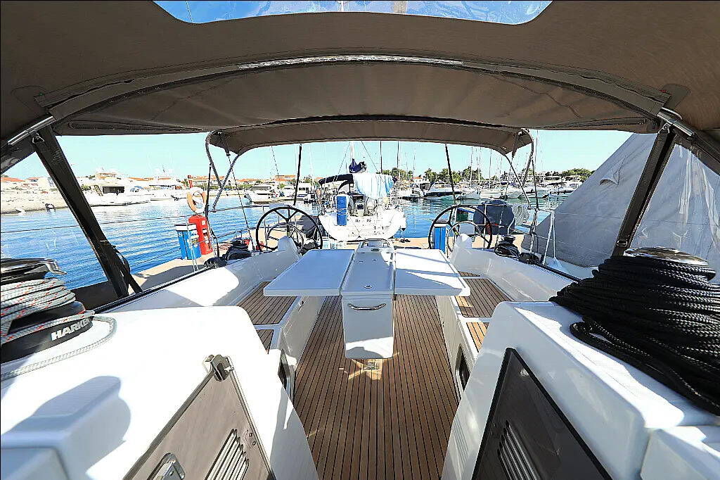 Sailing yacht Sun Odyssey 410 CLASS
