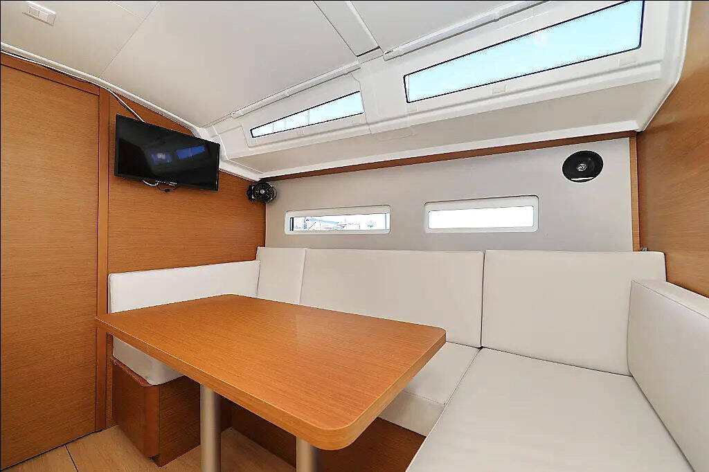 Sailing yacht Sun Odyssey 410 CLASS