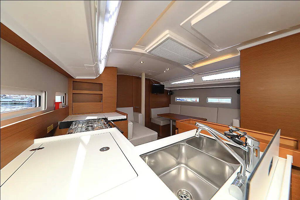 Sailing yacht Sun Odyssey 410 CLASS