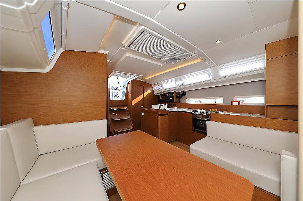 Sailing yacht Sun Odyssey 410 CLASS
