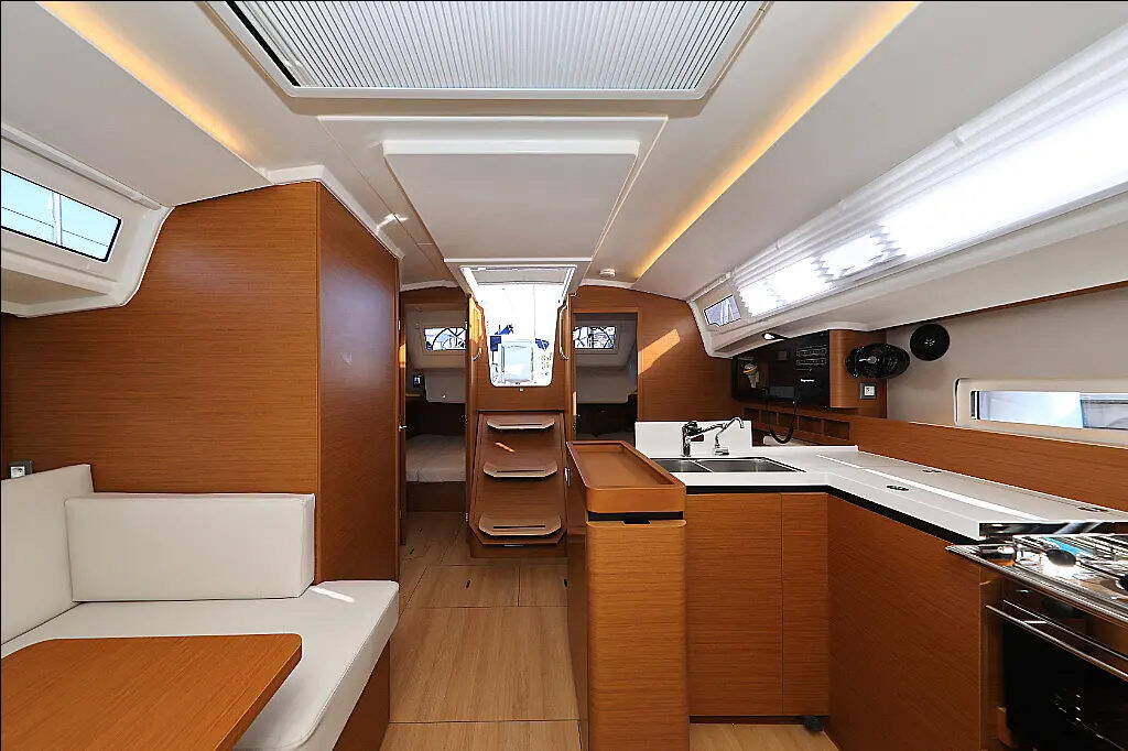 Sailing yacht Sun Odyssey 410 CLASS
