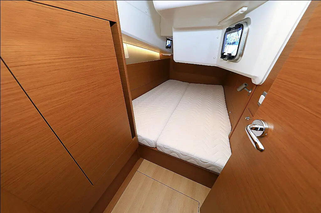 Sailing yacht Sun Odyssey 410 CLASS