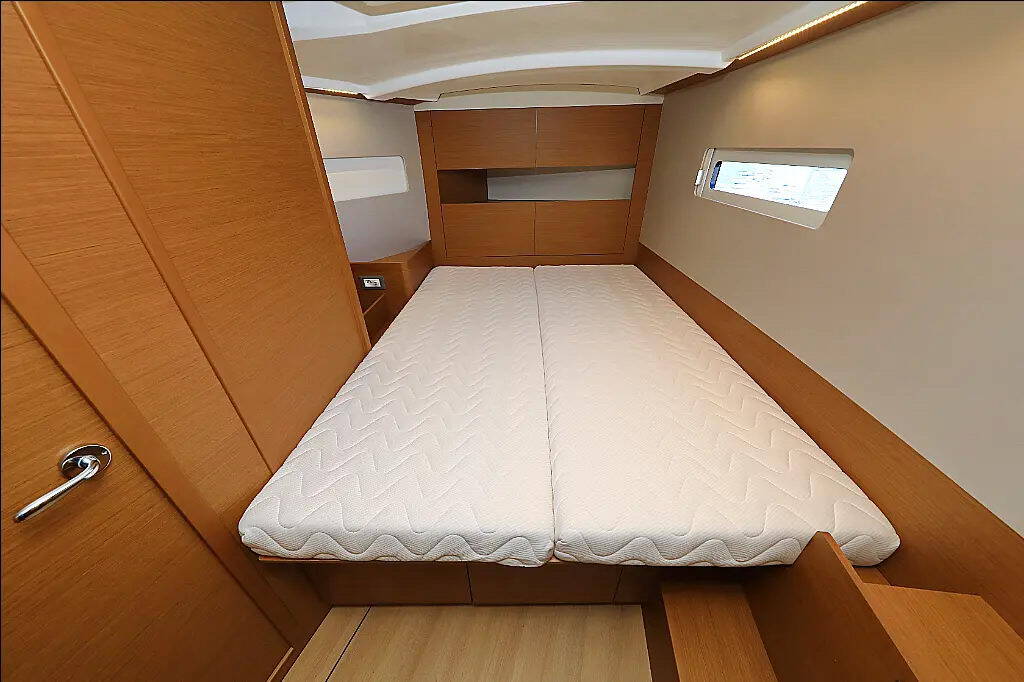 Sailing yacht Sun Odyssey 410 CLASS