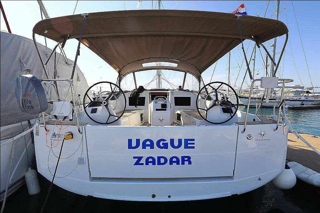 Sailing yacht Sun Odyssey 410 Vague