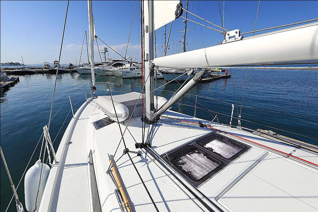 Sailing yacht Sun Odyssey 410 Vague