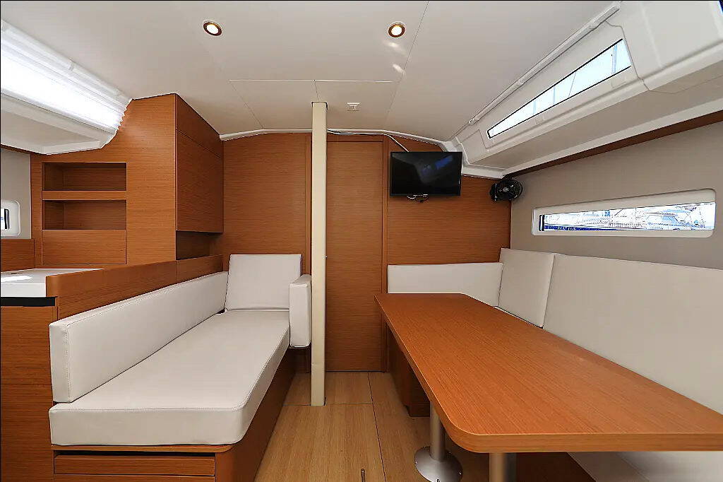 Sailing yacht Sun Odyssey 410 Vague