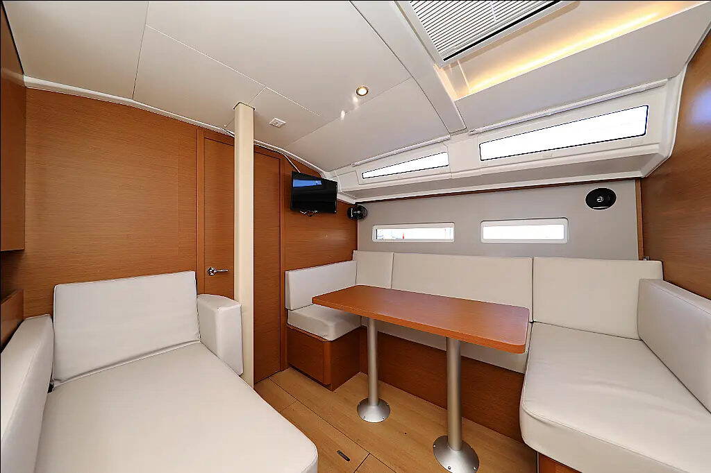 Sailing yacht Sun Odyssey 410 Vague