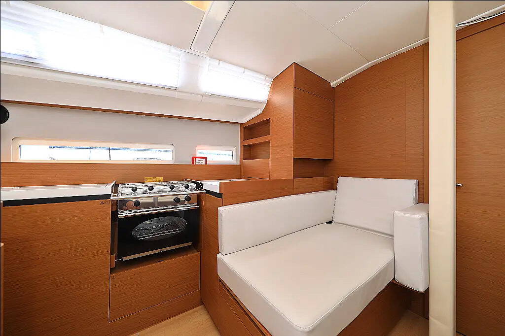 Sailing yacht Sun Odyssey 410 Vague