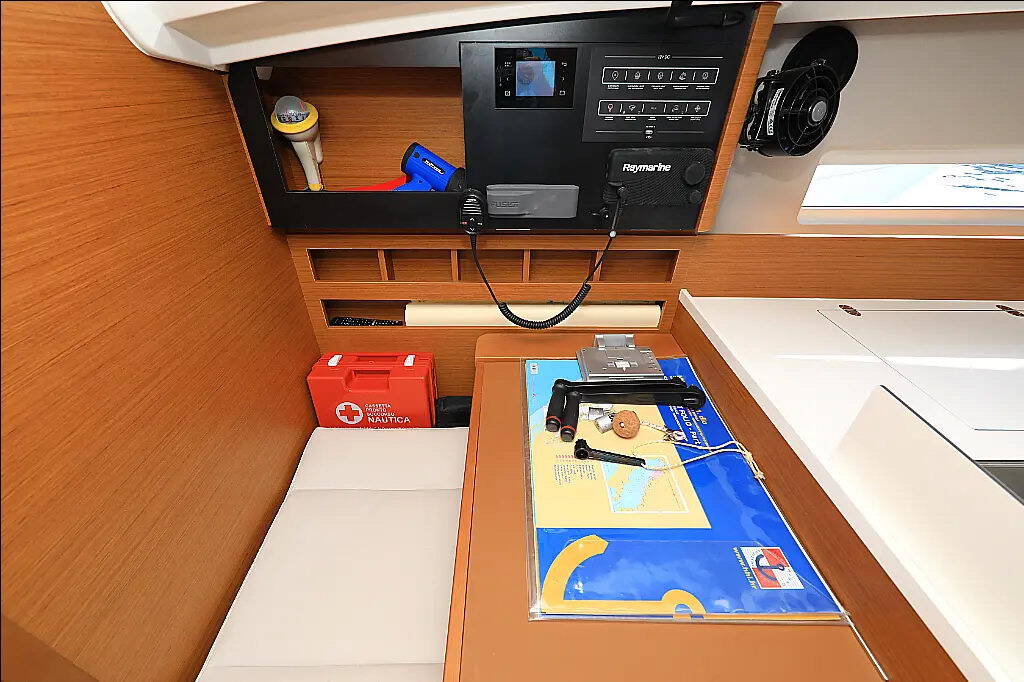 Sailing yacht Sun Odyssey 410 Vague