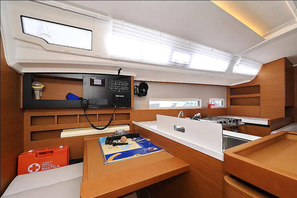 Sailing yacht Sun Odyssey 410 Vague