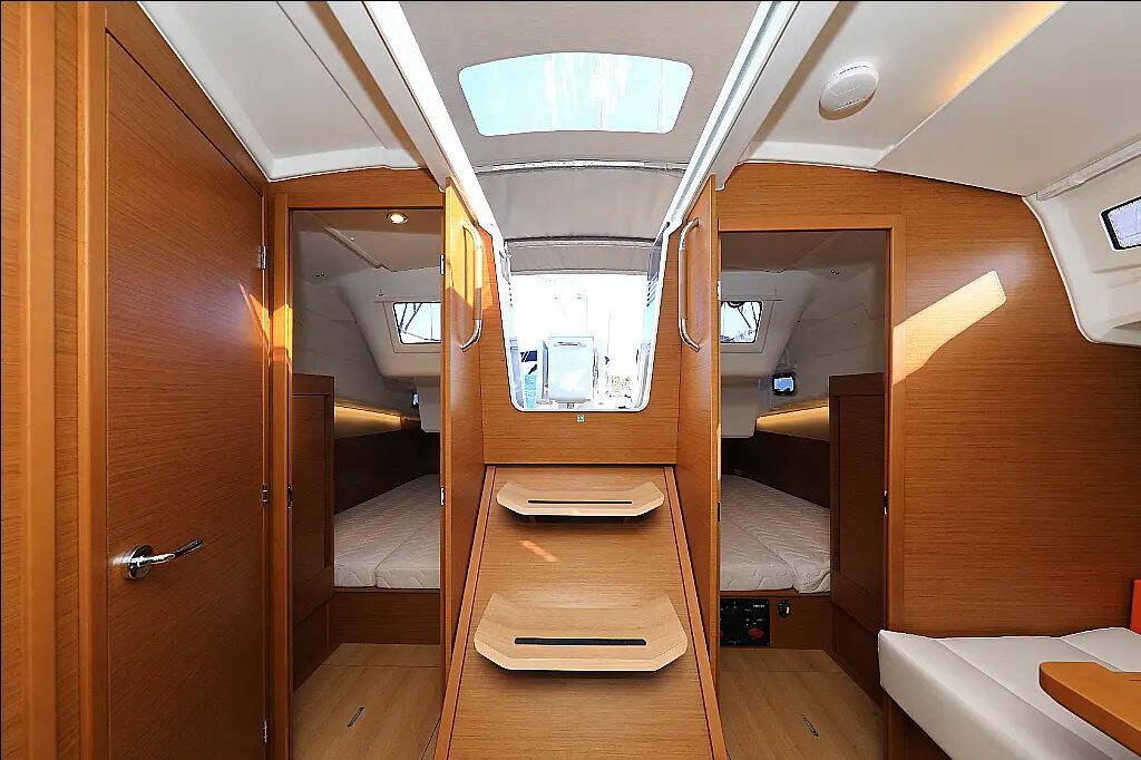 Sailing yacht Sun Odyssey 410 Vague